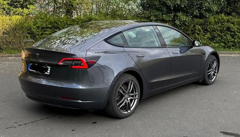 Usado Tesla Model 3 Standard Range Plus 225 kW (306 CV) 2021 Gris Berlina
