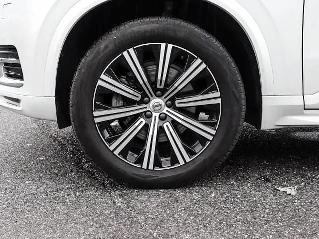 Gebraucht Volvo XC90 Plus 250 PS (183 kW) 2022 Crystal white SUV