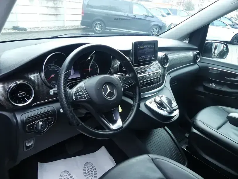 Gebraucht Mercedes V250 Avantgarde 190 PS (139 kW) 2020 Obsidianschwarz Van / Kleinbus