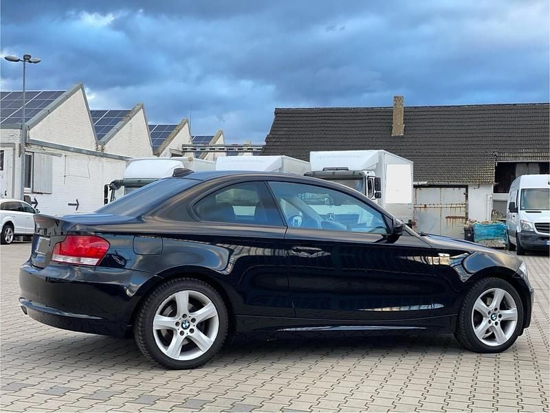 Schwarz Gebraucht 2009 BMW 120 Coupé Shadowline Coupé | 7.500 € (Fairer Preis) - Bild 1/4