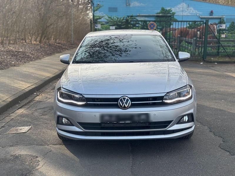 Grau Gebraucht 2021 VW Polo Highline Kleinwagen | 9.650 € (Superpreis) - Bild 1/4