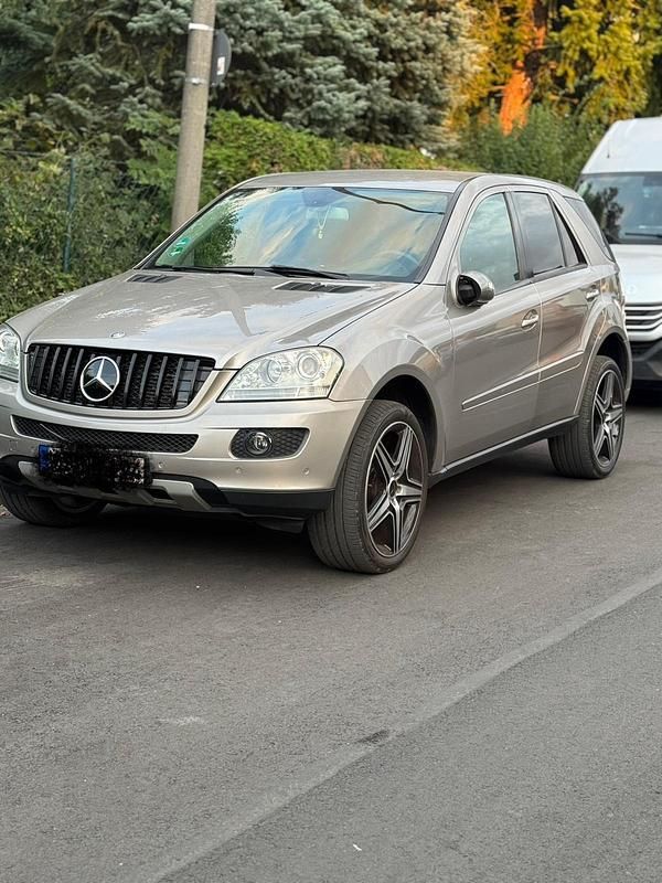 Silber Gebraucht 2007 Mercedes ML280 SUV | 11.000 € - Bild 1/4