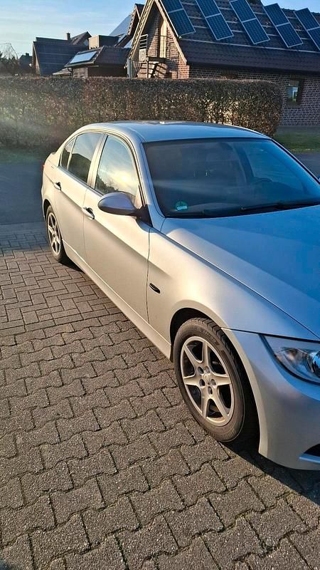 Gebraucht BMW 318 129 PS (94 kW) 2007 Silber Limousine