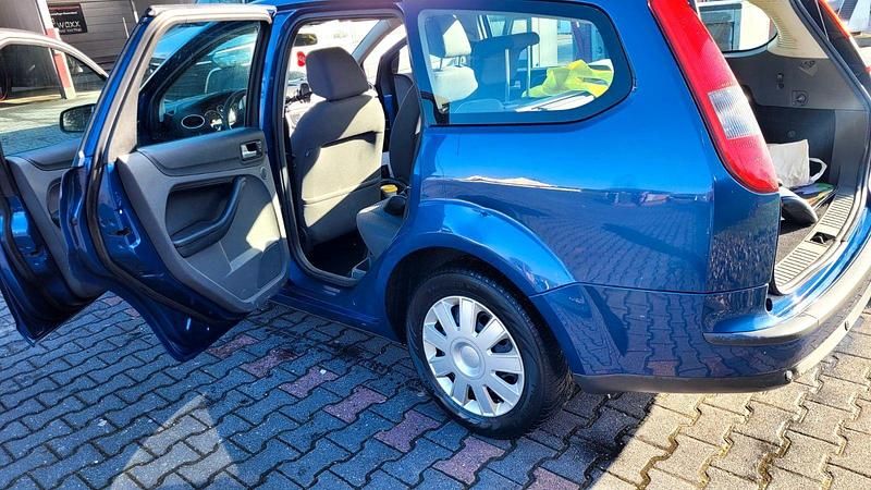 Gebraucht Ford Focus Titanium 125 PS (91 kW) 2007 Blau Limousine