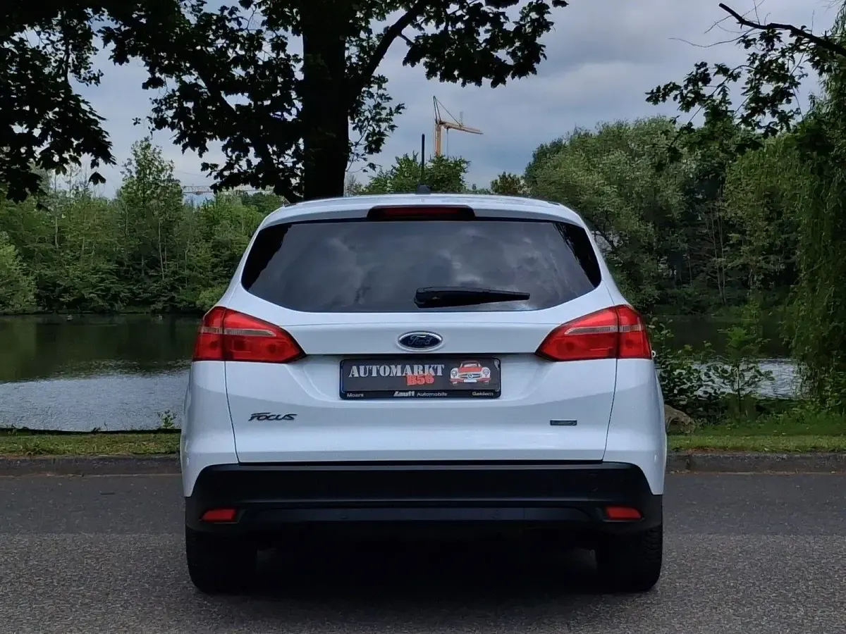Gebraucht Ford Focus Cool & Connect 125 PS (91 kW) 2018 Weiß Kombi