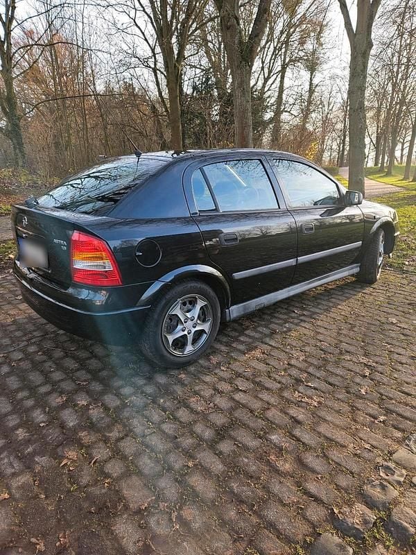 Gebraucht Opel Astra 75 PS (55 kW) 1999 Schwarz Limousine