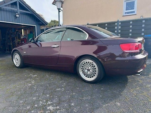 Gebraucht BMW 320 Cabriolet 170 PS (125 kW) 2009 Rot Cabrio
