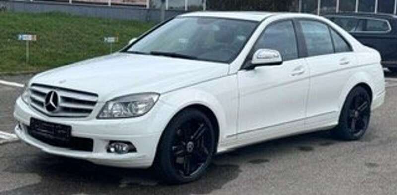 Weiß Gebraucht 2009 Mercedes C300 Limousine | 8.890 € (Fairer Preis) - Bild 1/4