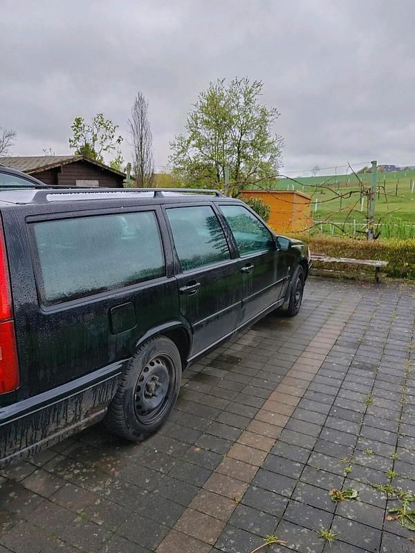 Gebraucht Volvo V70 145 PS (106 kW) 1998 Schwarz Kombi