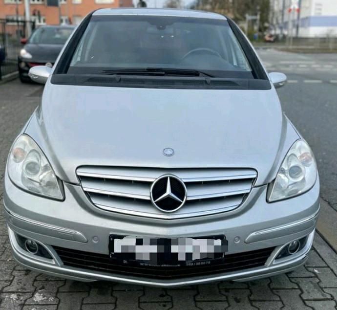 Grau Gebraucht 2006 Mercedes 200 Kombi | 5.999 € - Bild 1/4