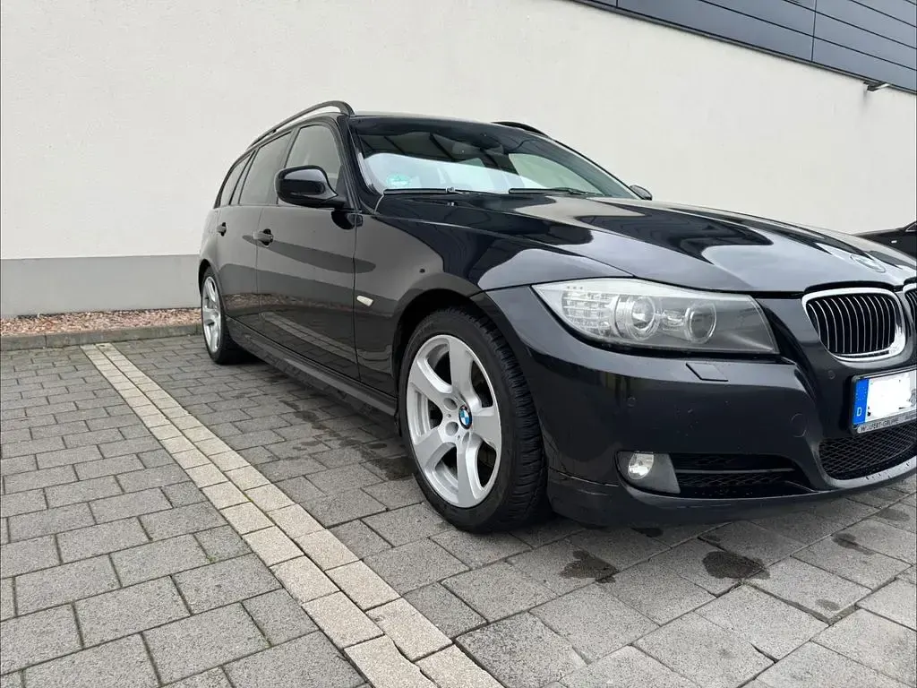 Gebraucht BMW 320 177 PS (130 kW) 2009 Schwarz Kombi