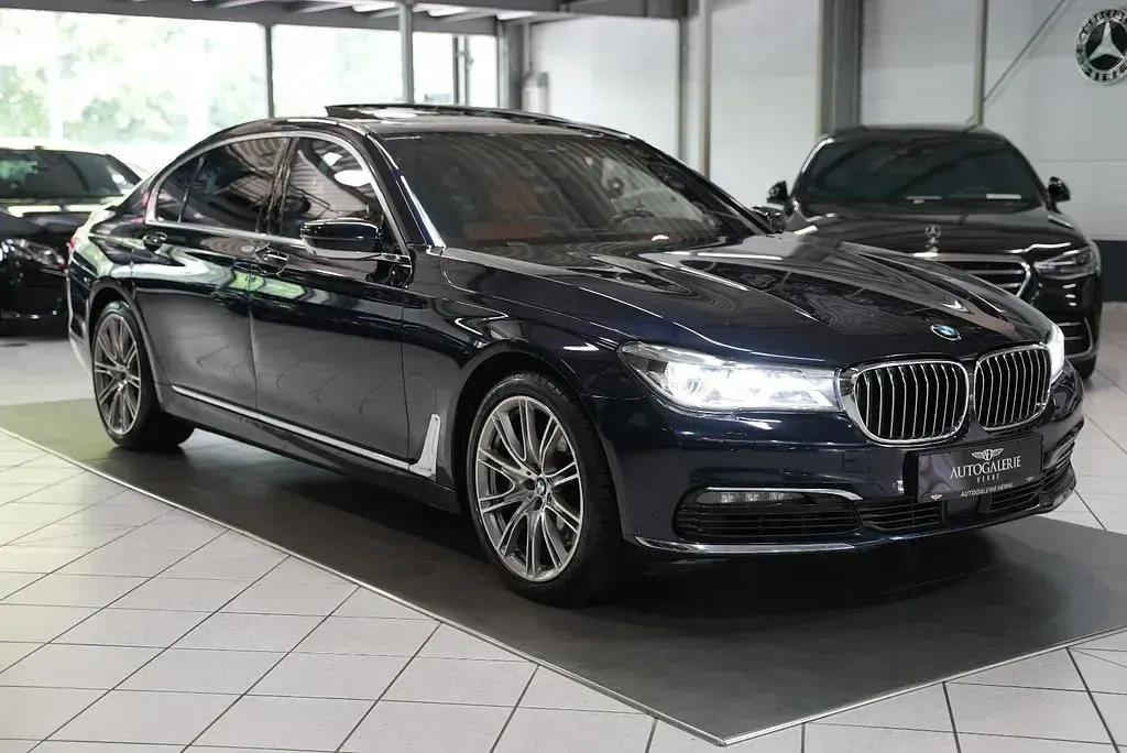 Gebraucht BMW 750L 400 PS (294 kW) 2019 Blau Limousine