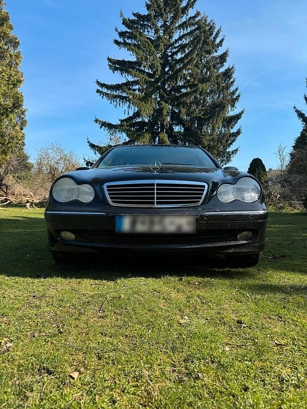Używany Mercedes C320 218 KM (160 kW) 2004 Czarny Kombi