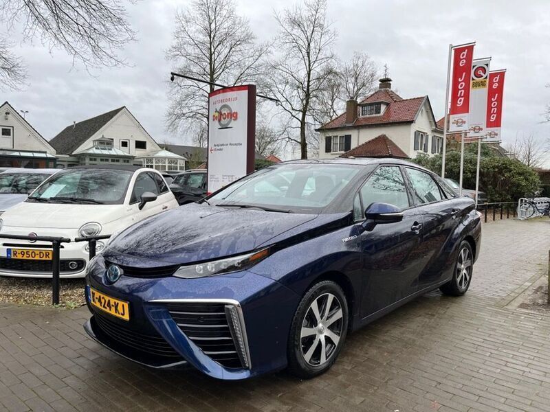 Blau Gebraucht 2017 Toyota Mirai Executive Limousine | 15.950 € - Bild 1/4