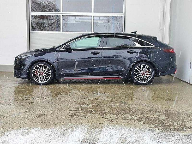 Gebraucht Kia ProCeed Comfort 204 PS (150 kW) 2021 Zilinaschwarz met. Kombi