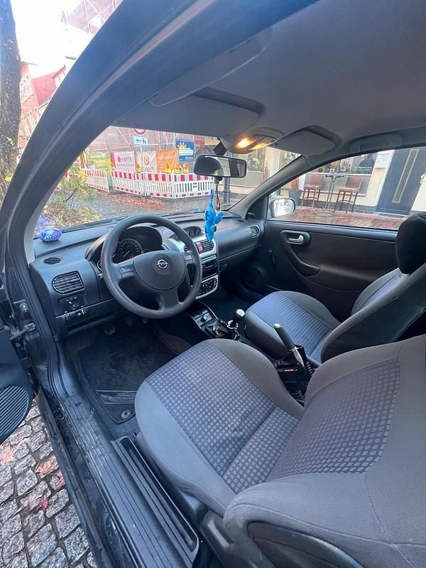 Gebraucht Opel Corsa 58 PS (42 kW) 2003 Schwarz Kleinwagen