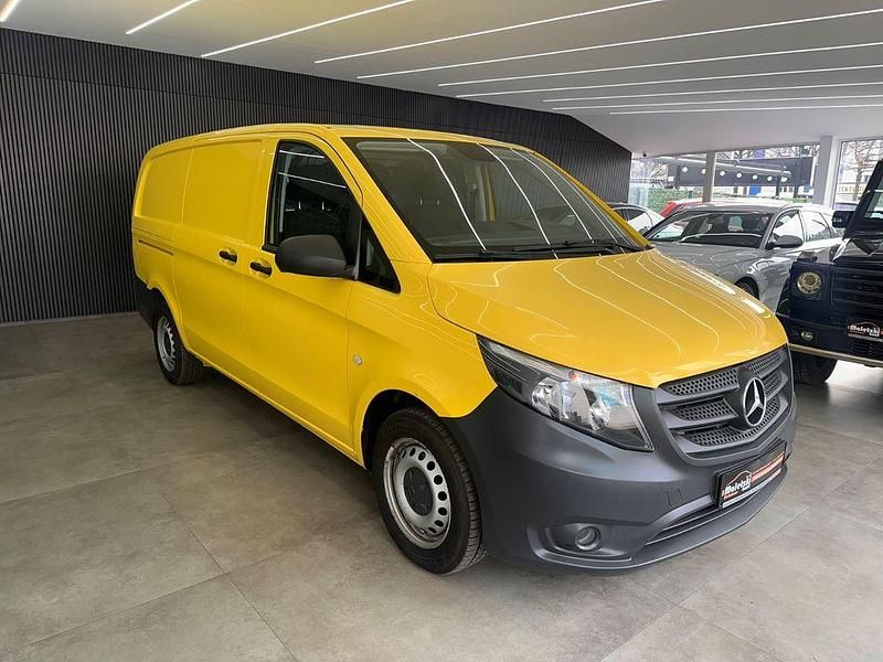Gebraucht Mercedes Vito 163 PS (119 kW) 2020 Gelb Van