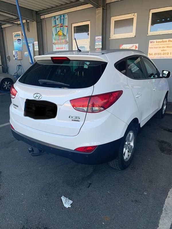 Weiß Gebraucht 2012 Hyundai ix35 Edition SUV | 4.600 € (Etwas zu teuer) - Bild 1/4