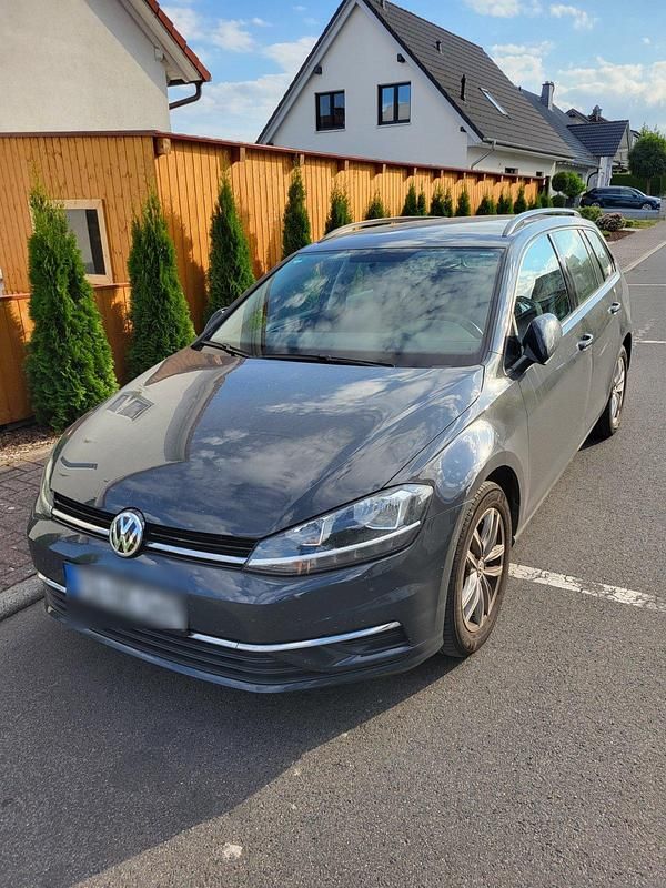 Grau Gebraucht 2018 VW Golf VII Kombi | 8.390 € (Superpreis) - Bild 1/4