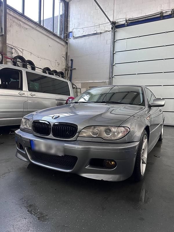 Grau Gebraucht 2003 BMW 330 Coupé | 8.999 € - Bild 1/4