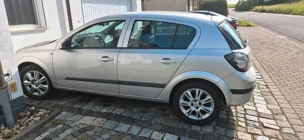 Gebraucht Opel Astra 106 PS (77 kW) 2005 Grau Kleinwagen