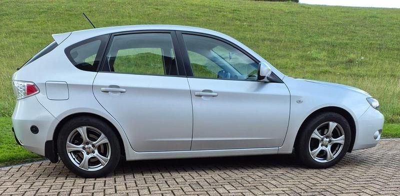 Silber Gebraucht 2009 Subaru Impreza Comfort Limousine | 5.900 € (Fairer Preis) - Bild 1/4