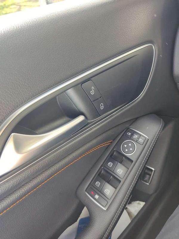 Gebraucht Mercedes CLA200 156 PS (114 kW) 2015 Grau Kombi