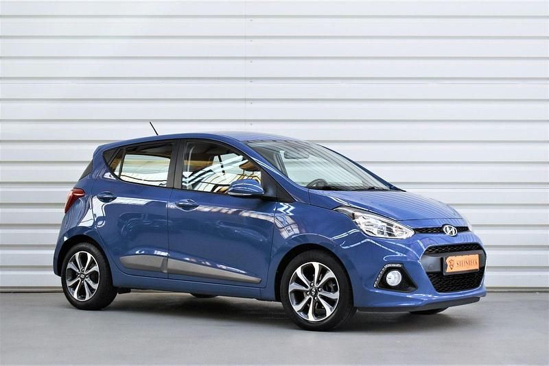 Gebraucht Hyundai i10 Edition+ 67 PS (49 kW) 2015 Blau Kleinwagen