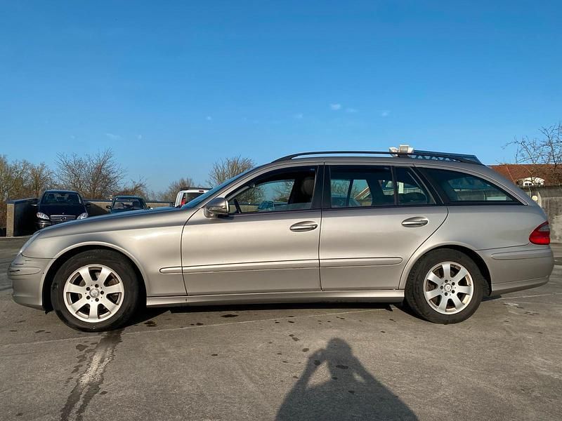 Gebraucht Mercedes E220 170 PS (125 kW) 2008 Grau Kombi