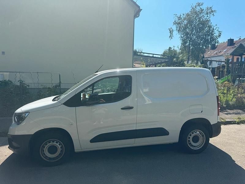 Weiß Gebraucht 2023 Opel Combo Edition Van / Kleinbus | 18.500 € - Bild 1/4