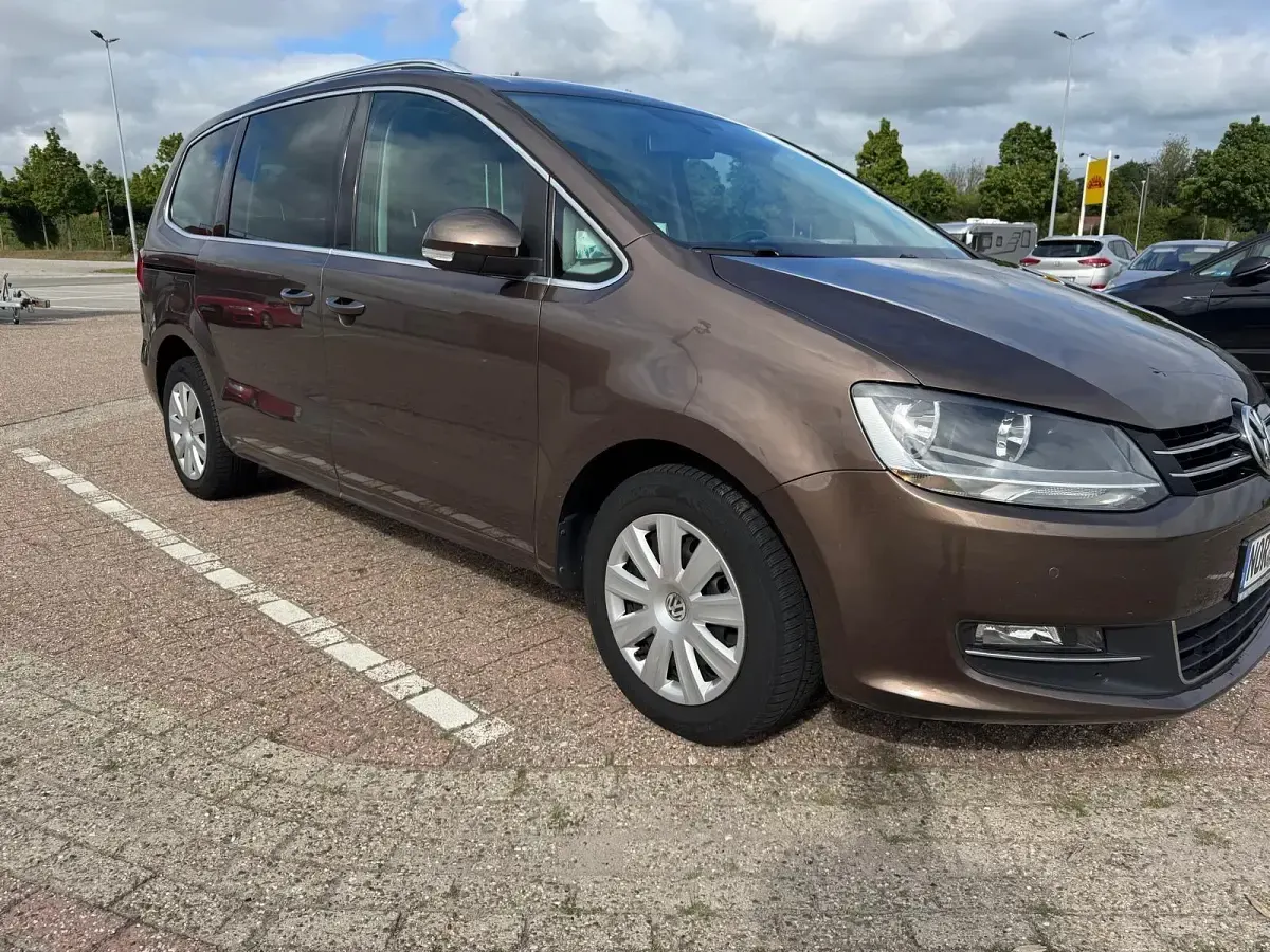 Gebraucht VW Sharan 136 PS (100 kW) 2011 Braun Van / Kleinbus