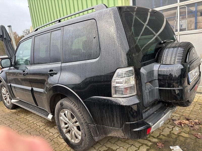Gebraucht Mitsubishi Pajero Instyle 200 PS (147 kW) 2013 Schwarz SUV