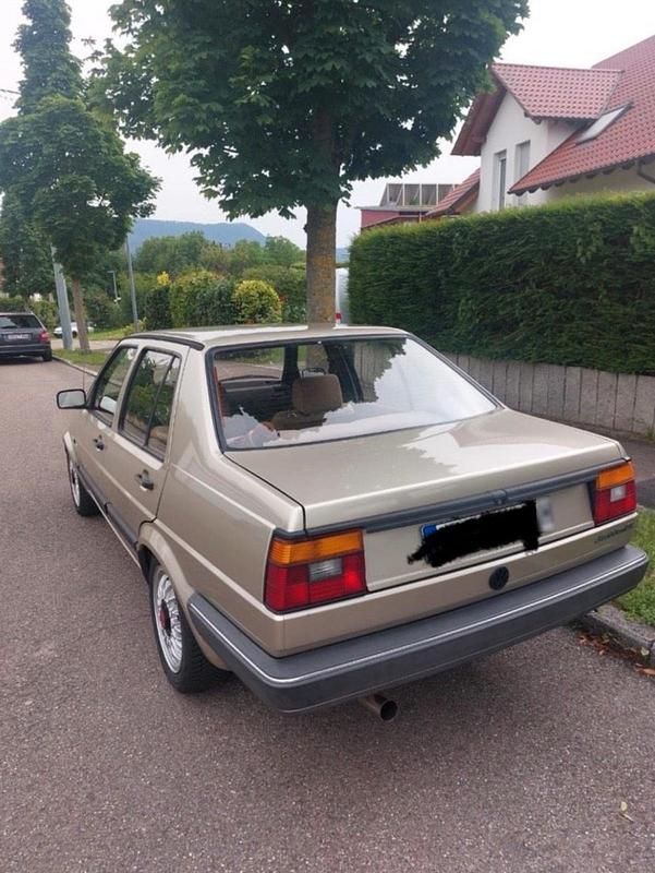 Brugt VW Jetta 90 HK (66 kW) 1988 Guld Sedan