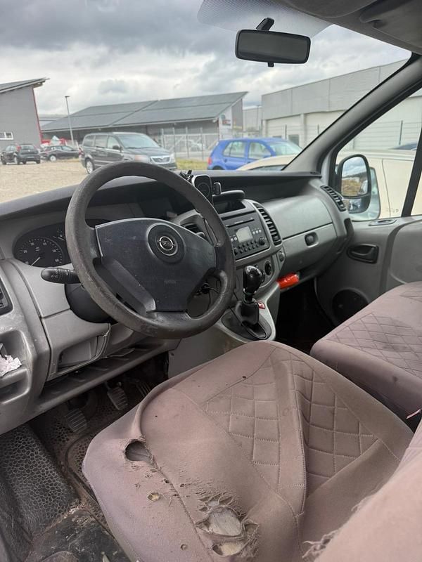 Gebraucht Opel Vivaro 100 PS (73 kW) 2002 Weiß Van / Kleinbus