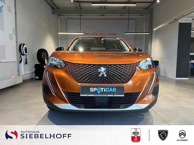 Gebraucht Peugeot e-2008 Active 100 kW (136 PS) 2022 Orange fusion SUV