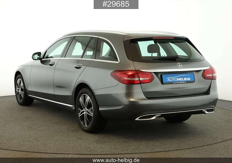 Gebraucht Mercedes C200 Avantgarde 160 PS (117 kW) 2020 Grau Kombi