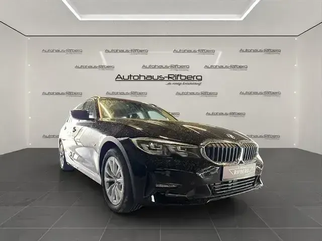 Gebraucht BMW 320e Performance 204 PS (150 kW) 2022 Schwarz Kombi