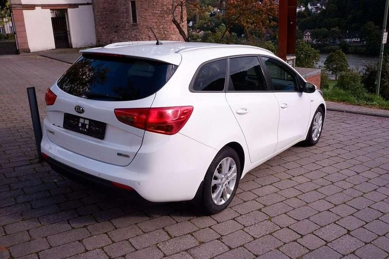 Gebraucht Kia Ceed 128 PS (94 kW) 2015 Weiß Kleinwagen