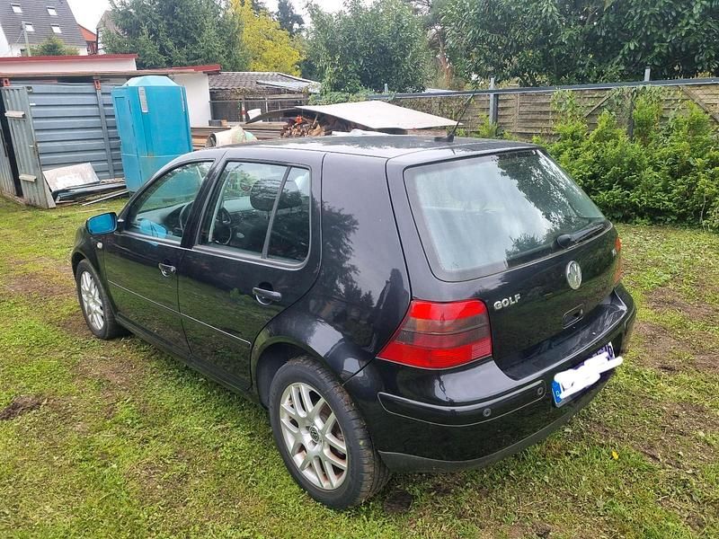 Schwarz Gebraucht 2000 VW Golf IV Kleinwagen | 2.600 € (Superpreis) - Bild 1/4