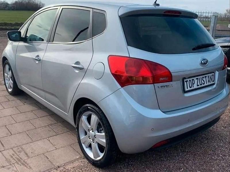Gebraucht Kia Venga 125 PS (91 kW) 2010 Silber Kleinwagen