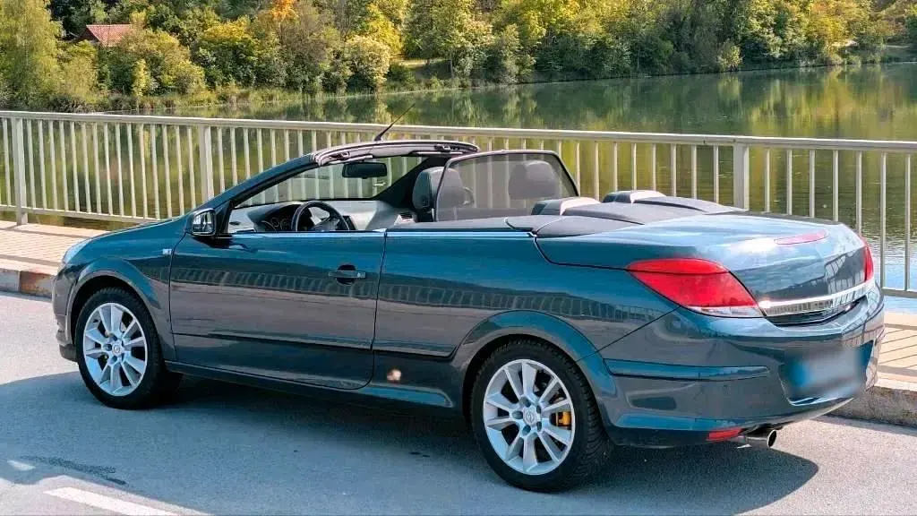 Gebraucht Opel Astra 140 PS (102 kW) 2008 Blau Cabrio