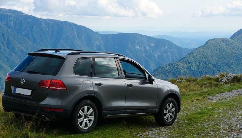 Grau Gebraucht 2010 VW Touareg Terrain Tech SUV | 8.599 € (Fairer Preis) - Bild 1/4