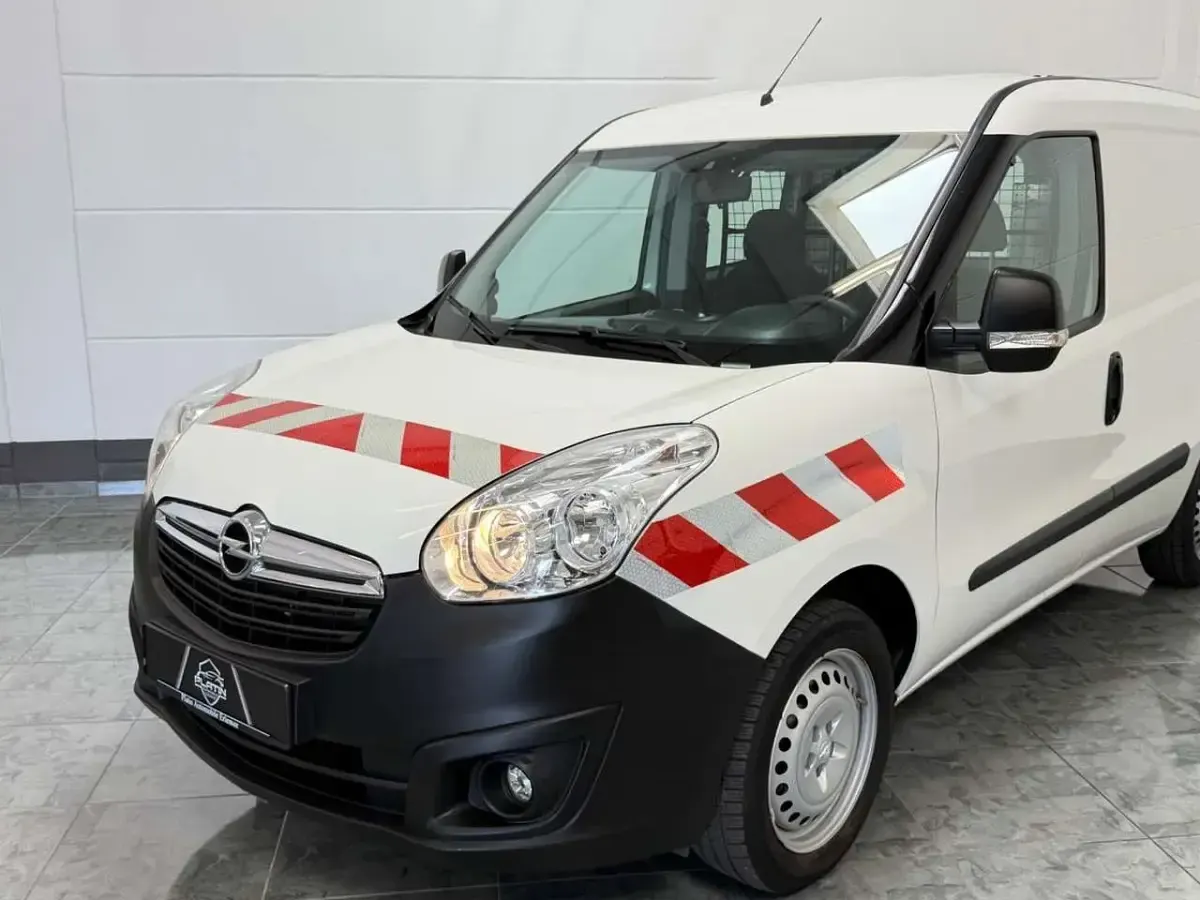 Gebraucht Opel Combo 95 PS (69 kW) 2017 Weiß Van / Kleinbus