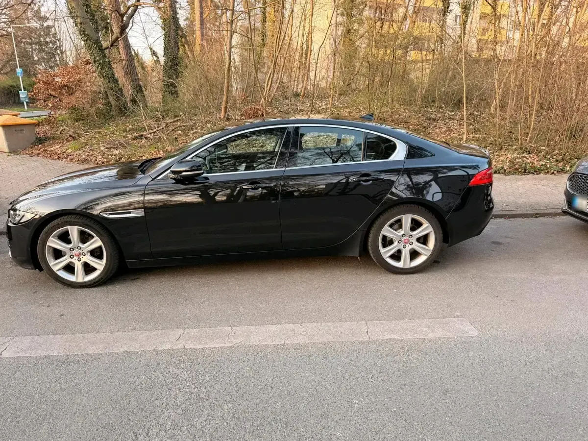 Gebraucht Jaguar XE 179 PS (131 kW) 2016 Schwarz Limousine