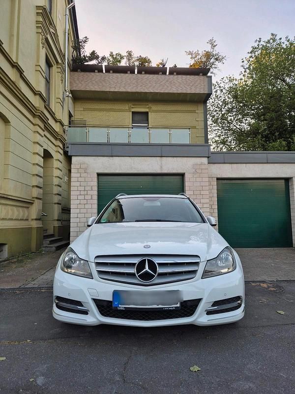Weiß Gebraucht 2014 Mercedes C180 Kombi | 9.000 € (Guter Preis) - Bild 1/4