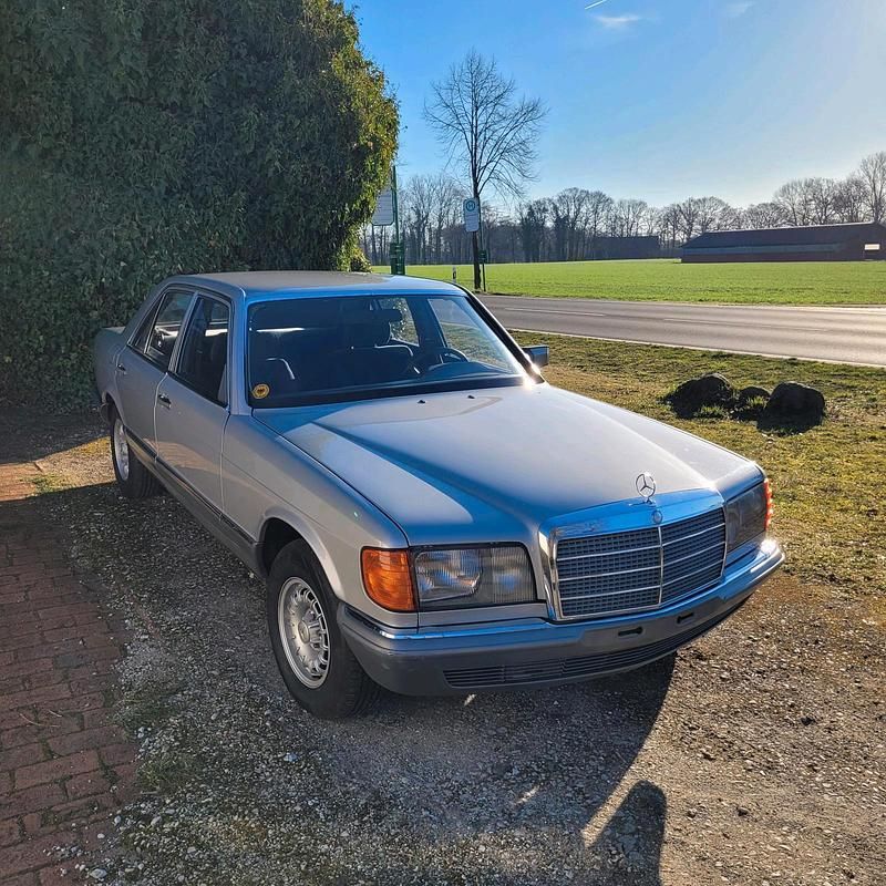 Second-hand Mercedes E280 185 CP (136 kW) 1982 Argintiu Berlinǎ