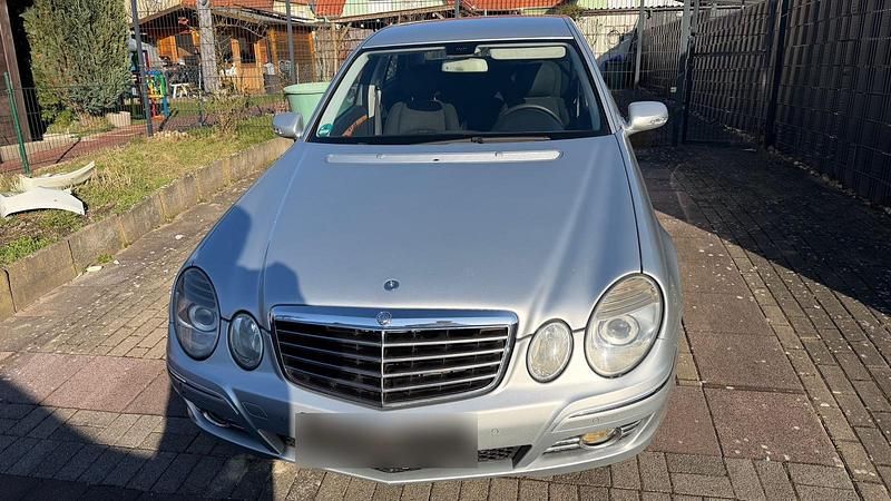 Gebraucht Mercedes E220 Elegance 170 PS (125 kW) 2006 Silber Limousine