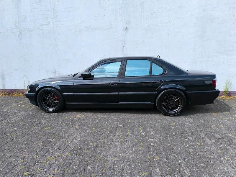 Gebraucht BMW 735 238 PS (175 kW) 2000 Schwarz Limousine