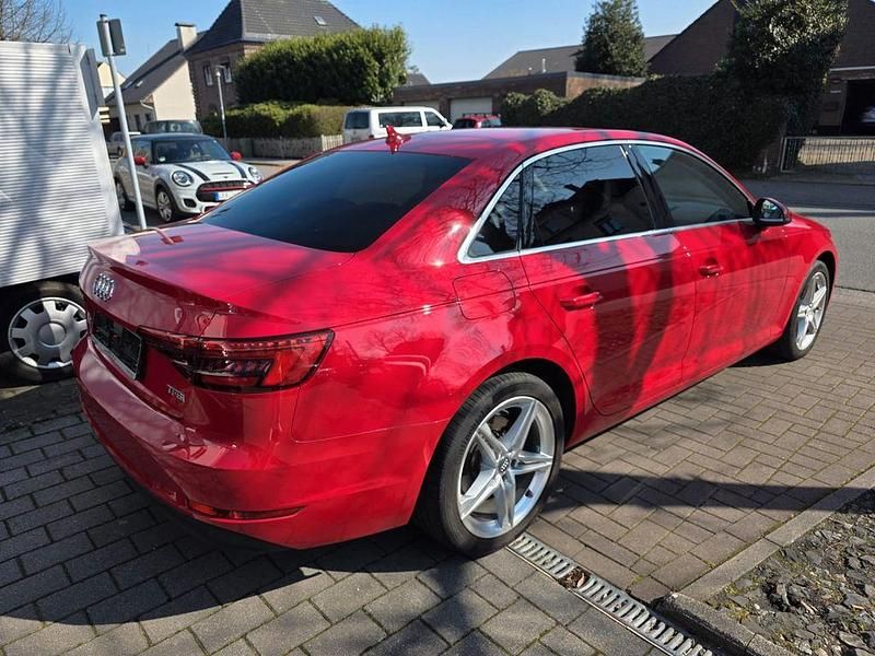 Gebraucht Audi A4 Sport 150 PS (110 kW) 2015 Rot Limousine