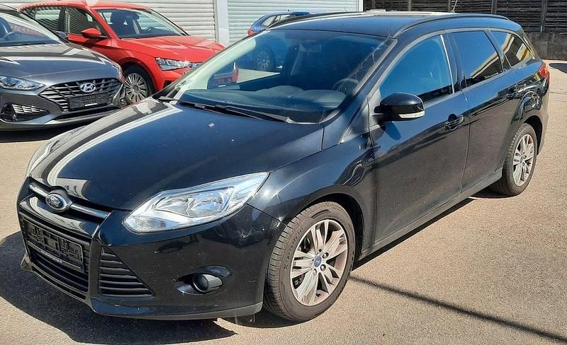 Schwarz Gebraucht 2014 Ford Focus Trend Limousine | 2.200 € (Superpreis) - Bild 1/4